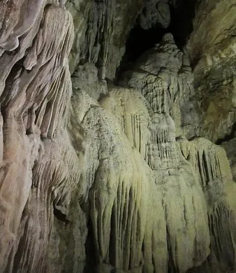 Cueva de las Guïxas en Villanúa (Huesca)