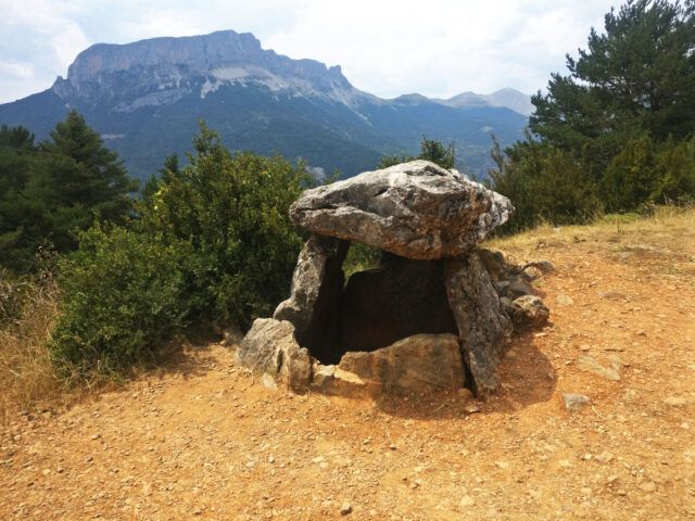 Dólmen de Tella y ruta de los dólmenes (Huesca)